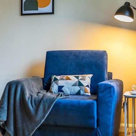 Grange Studio Apartment - Heathrow Staines-upon-Thames Eksteriør bilde