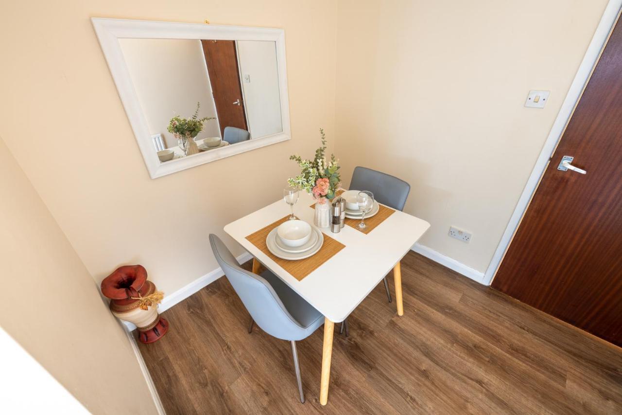 Grange Studio Apartment - Heathrow Staines-upon-Thames Eksteriør bilde