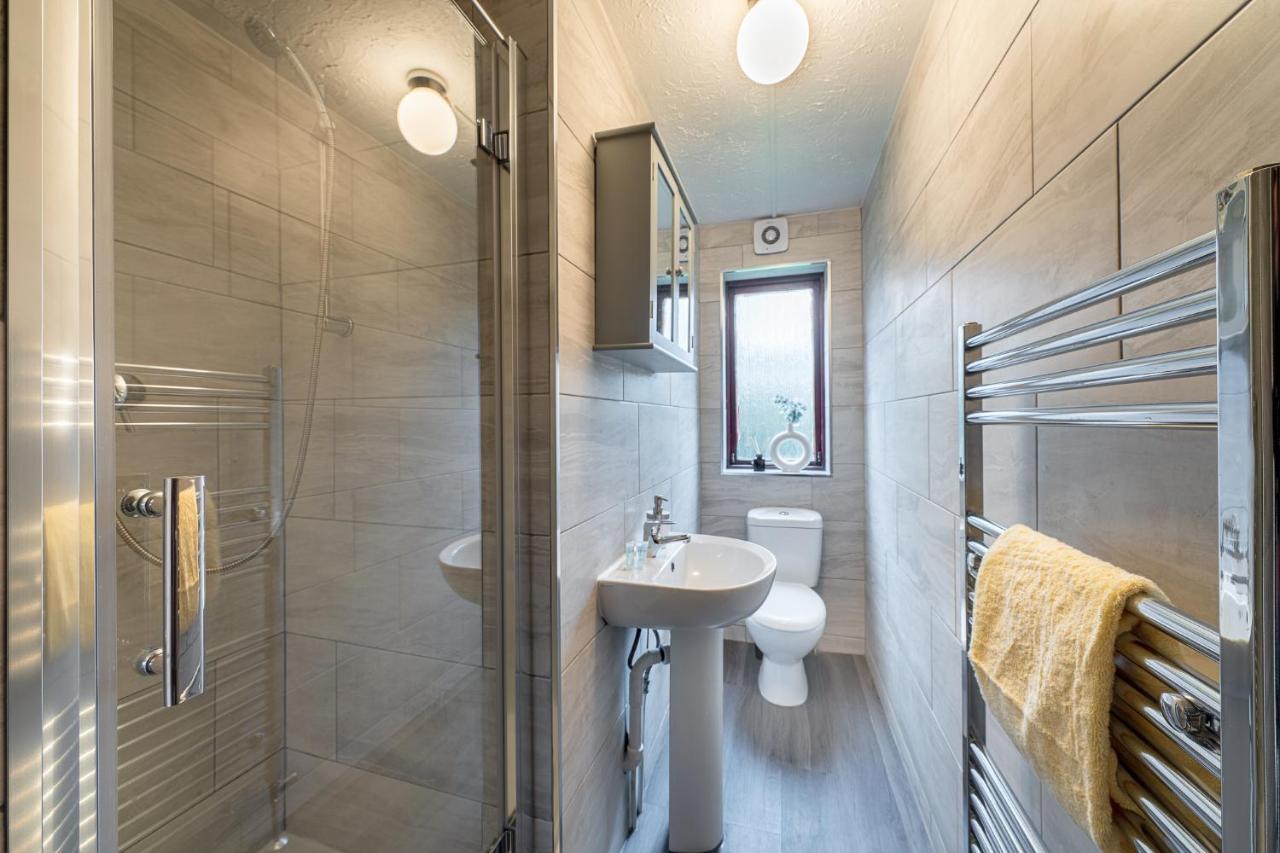 Grange Studio Apartment - Heathrow Staines-upon-Thames Eksteriør bilde
