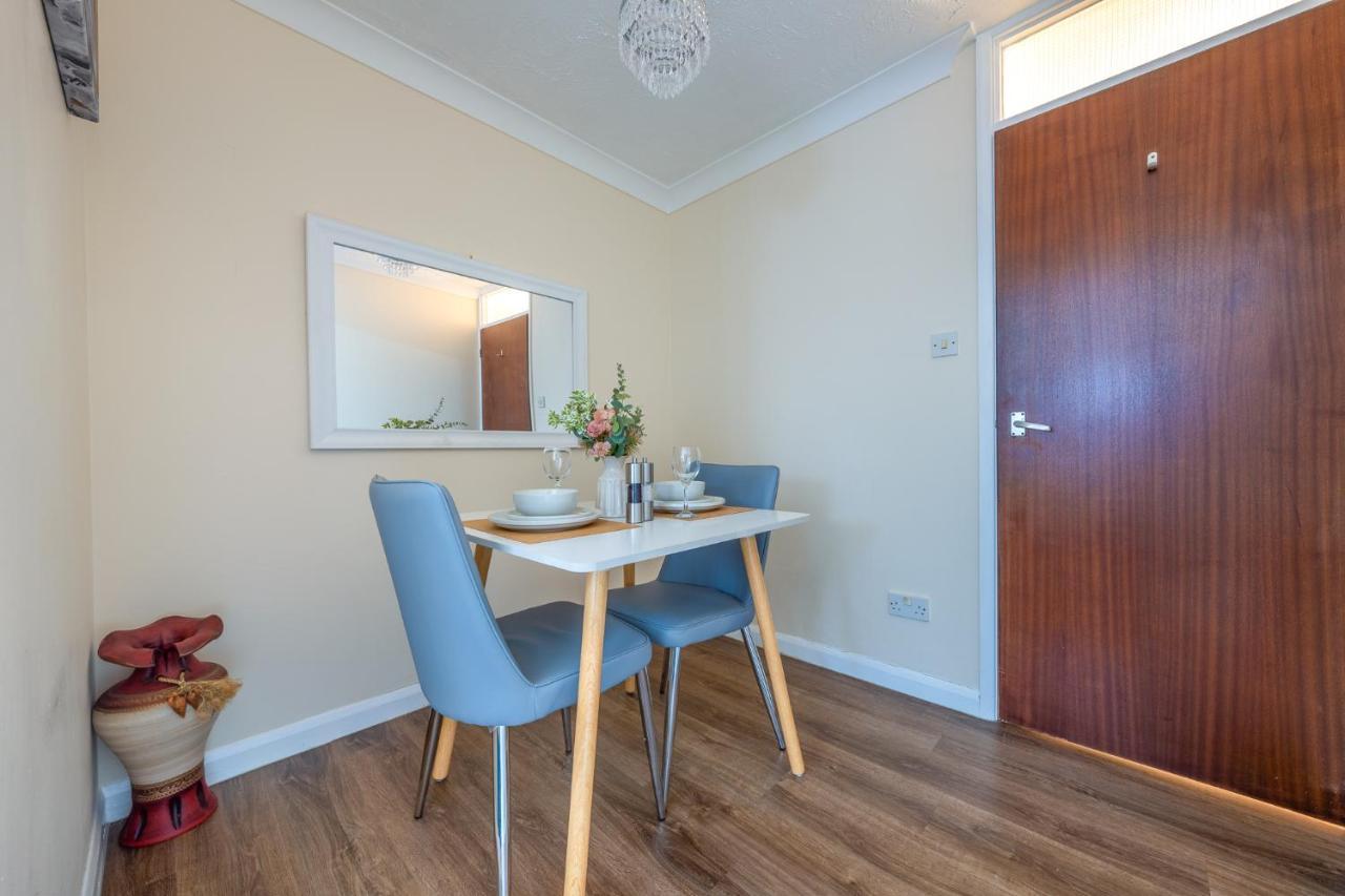 Grange Studio Apartment - Heathrow Staines-upon-Thames Eksteriør bilde