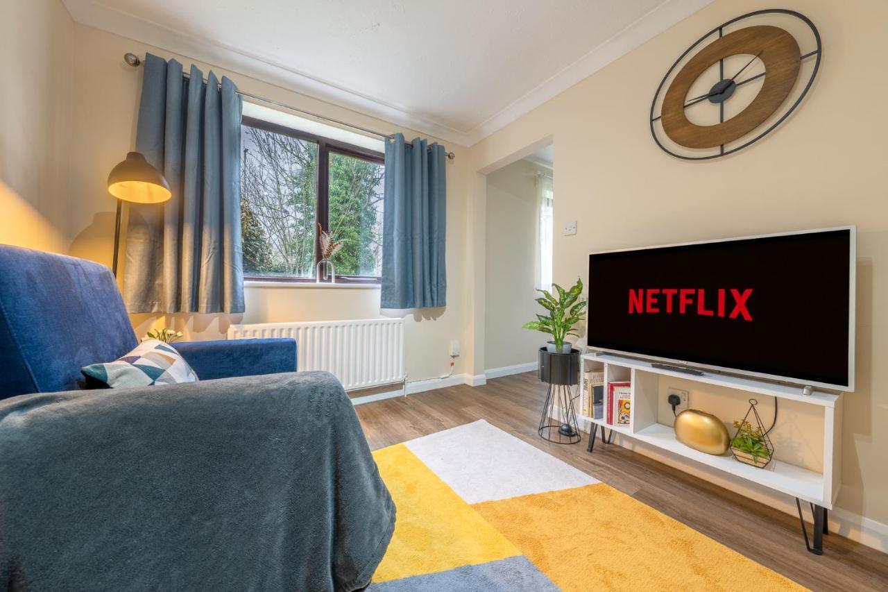 Grange Studio Apartment - Heathrow Staines-upon-Thames Eksteriør bilde