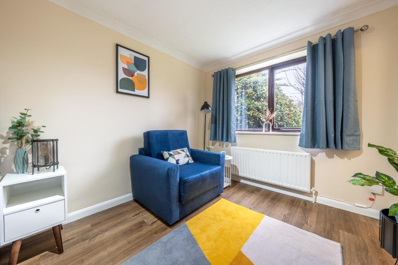 Grange Studio Apartment - Heathrow Staines-upon-Thames Eksteriør bilde