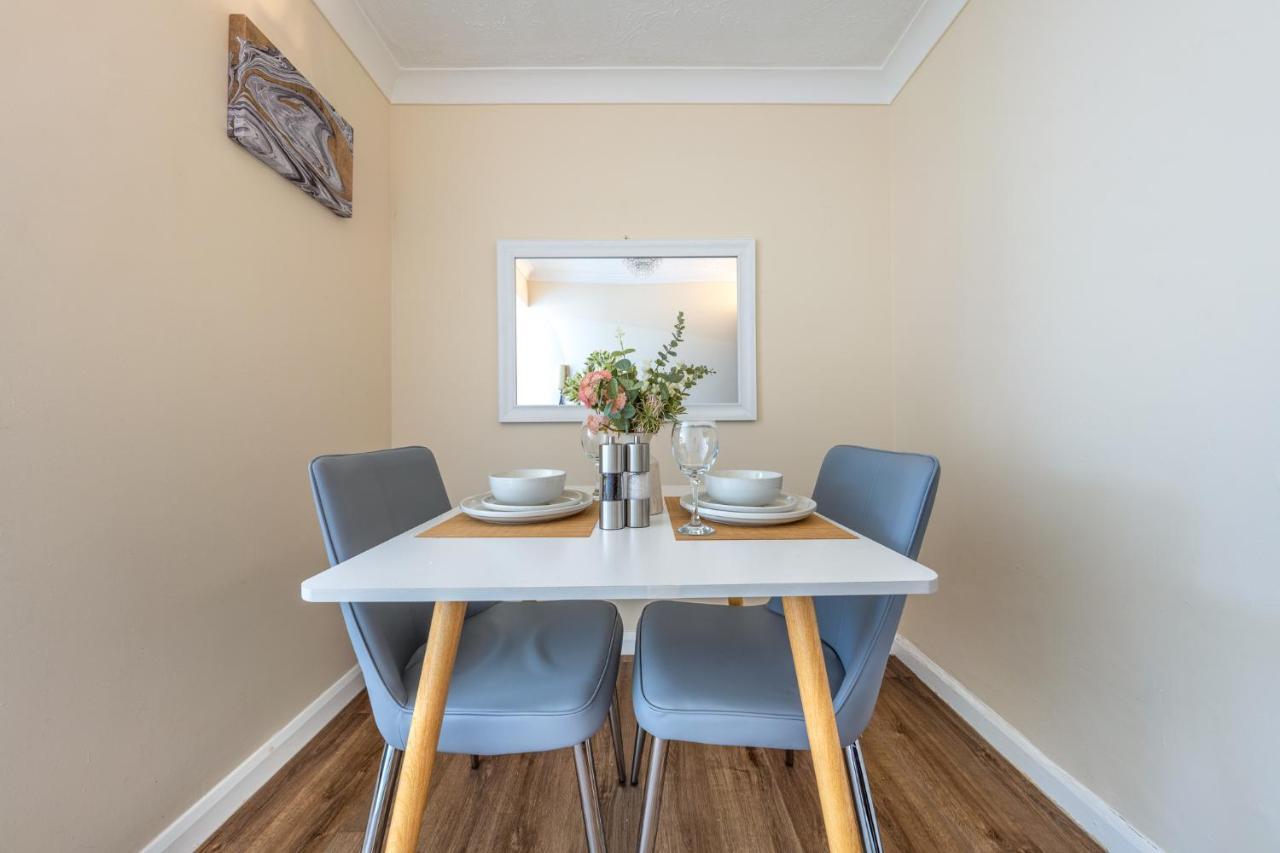 Grange Studio Apartment - Heathrow Staines-upon-Thames Eksteriør bilde