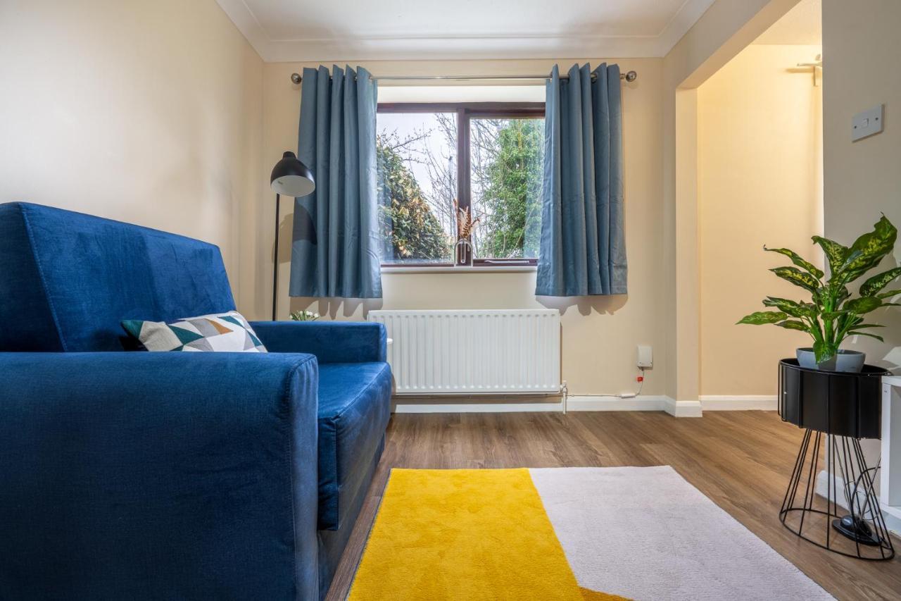 Grange Studio Apartment - Heathrow Staines-upon-Thames Eksteriør bilde
