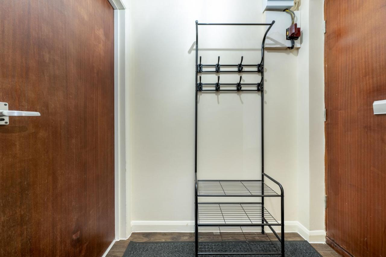 Grange Studio Apartment - Heathrow Staines-upon-Thames Eksteriør bilde
