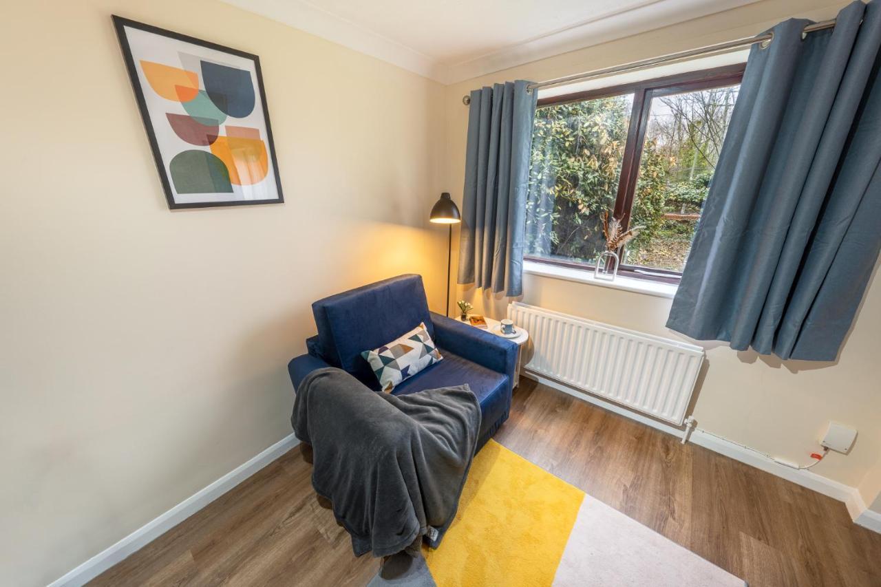 Grange Studio Apartment - Heathrow Staines-upon-Thames Eksteriør bilde