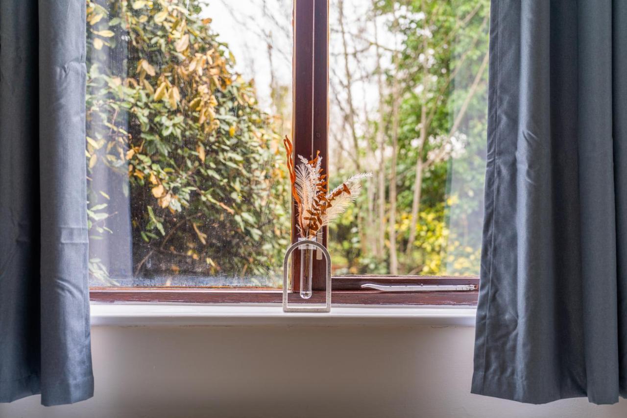 Grange Studio Apartment - Heathrow Staines-upon-Thames Eksteriør bilde
