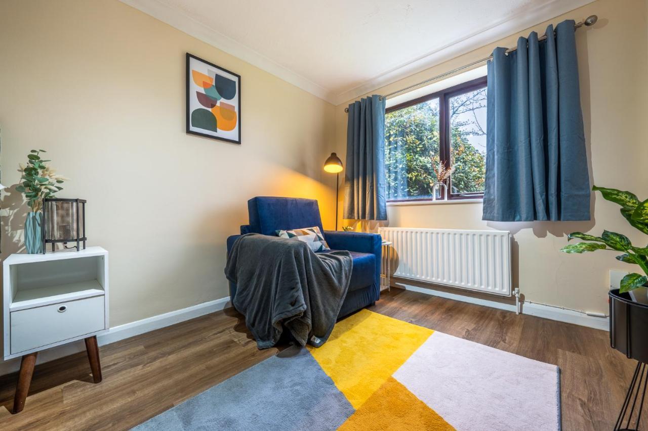 Grange Studio Apartment - Heathrow Staines-upon-Thames Eksteriør bilde