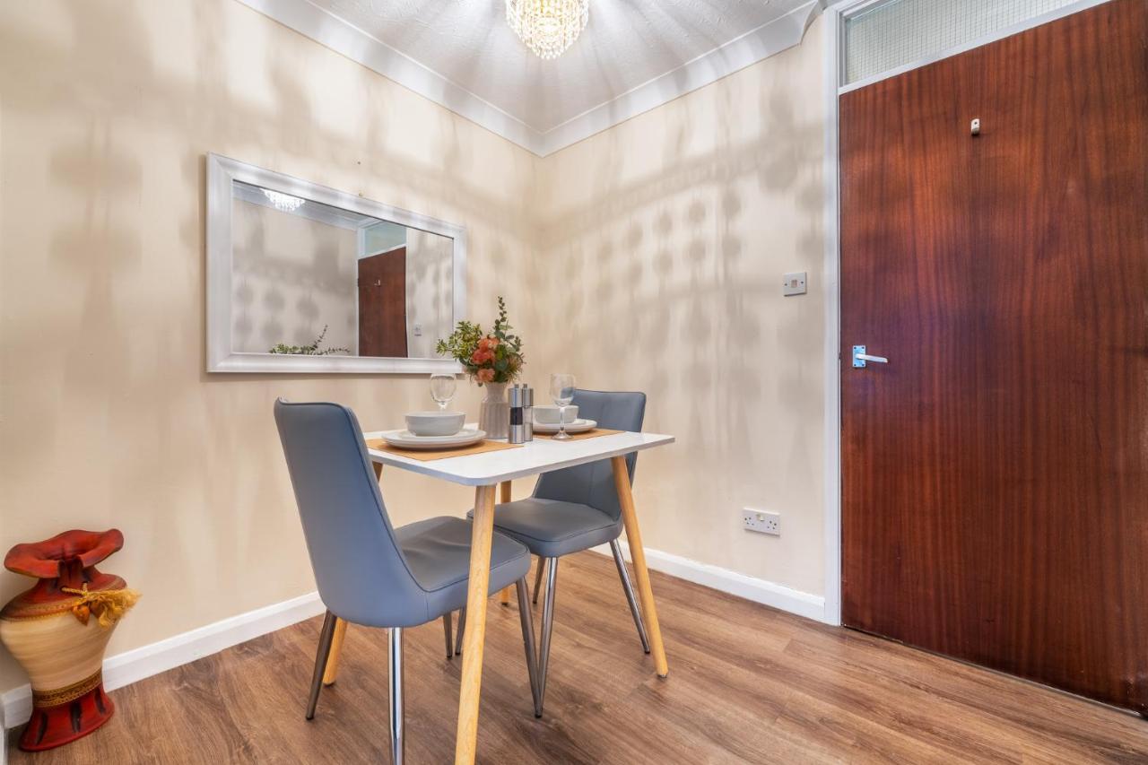 Grange Studio Apartment - Heathrow Staines-upon-Thames Eksteriør bilde