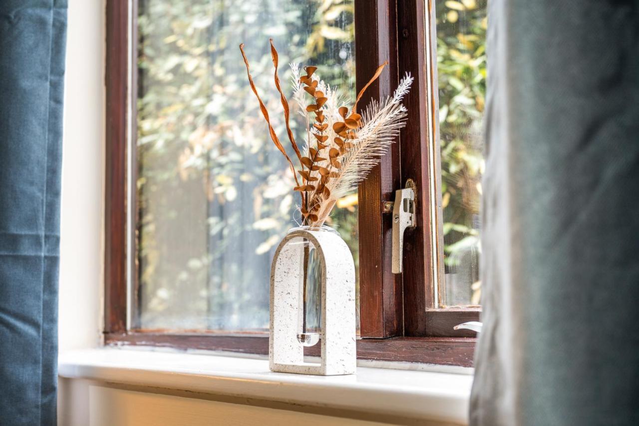 Grange Studio Apartment - Heathrow Staines-upon-Thames Eksteriør bilde
