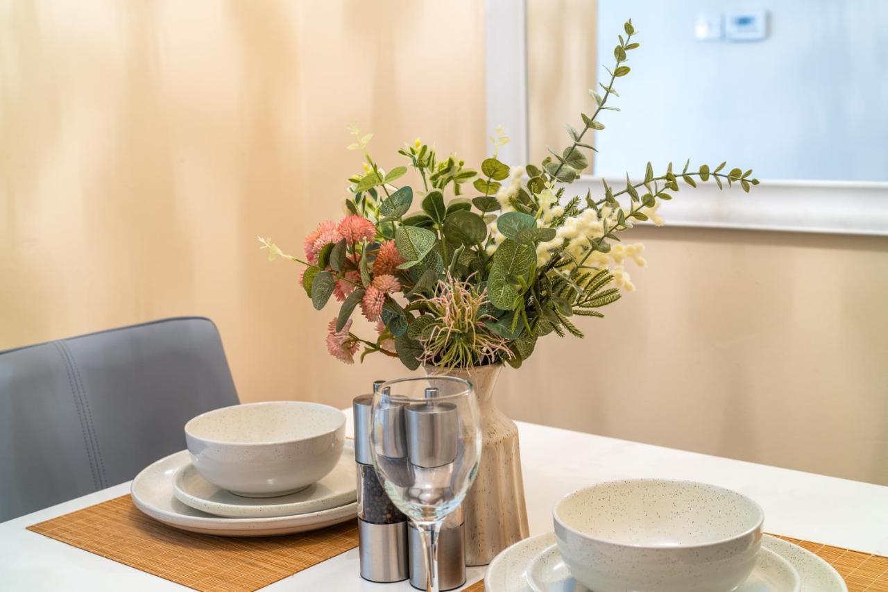 Grange Studio Apartment - Heathrow Staines-upon-Thames Eksteriør bilde