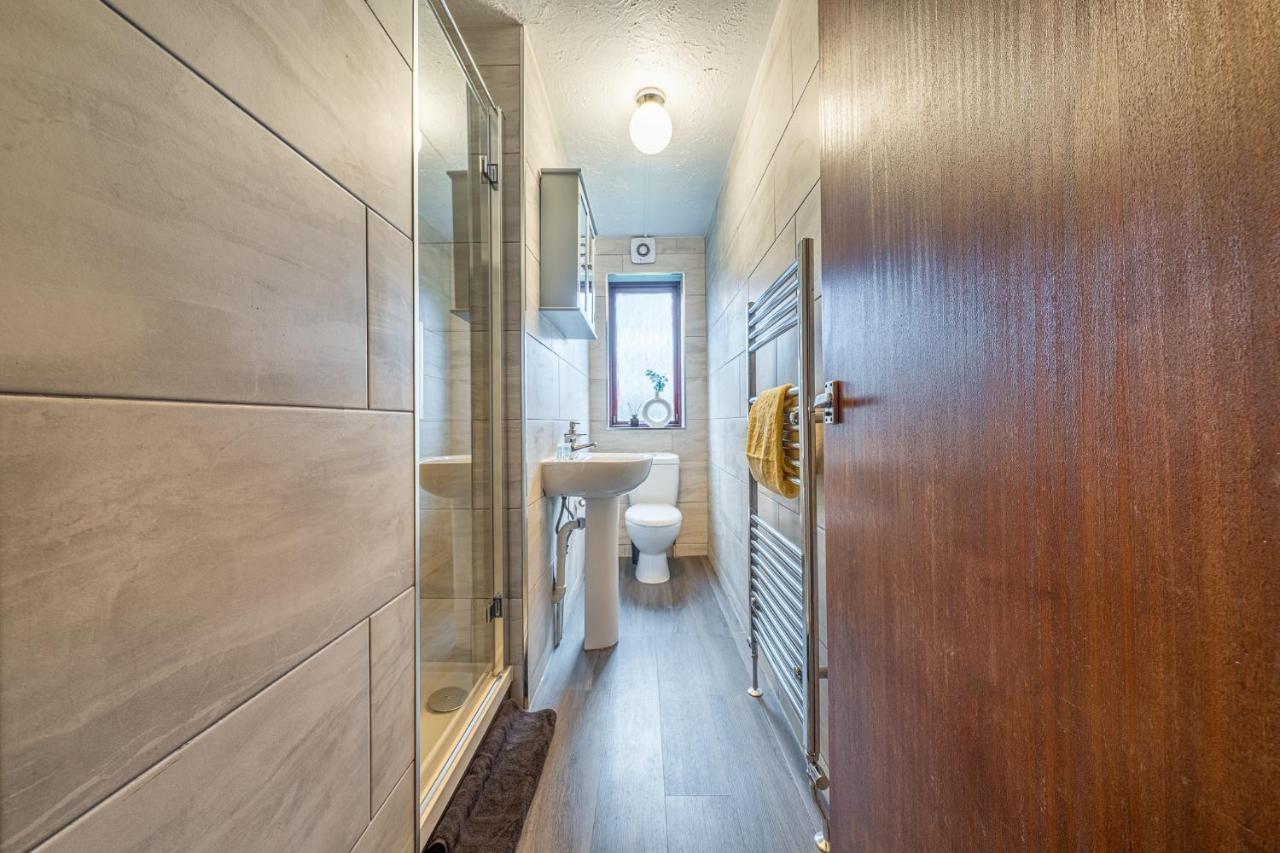 Grange Studio Apartment - Heathrow Staines-upon-Thames Eksteriør bilde